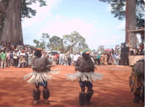 Case patrimoniale traditionnelle à toit de chaume
