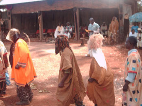 Case patrimoniale traditionnelle à toit de chaume